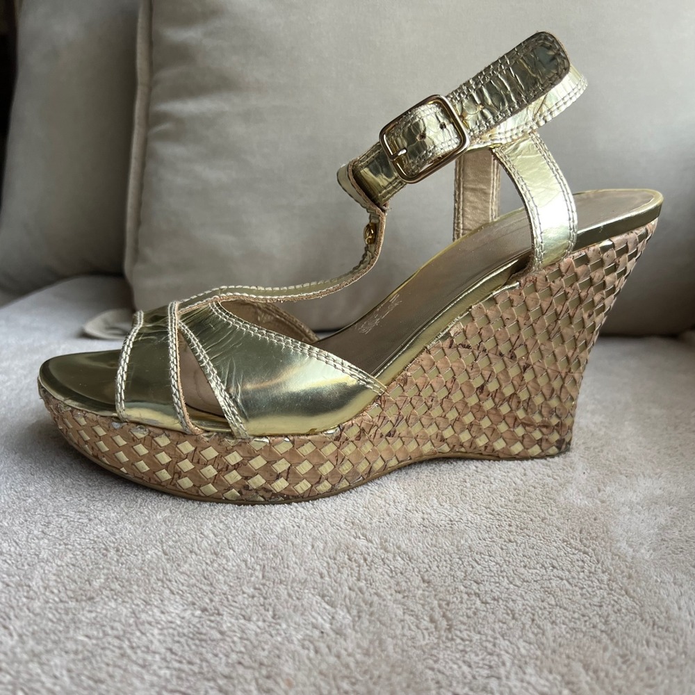 Stuart‎ Weitzman Women 7M Gold Metallic Leather Woven Cork Wedge Sandals CW82499